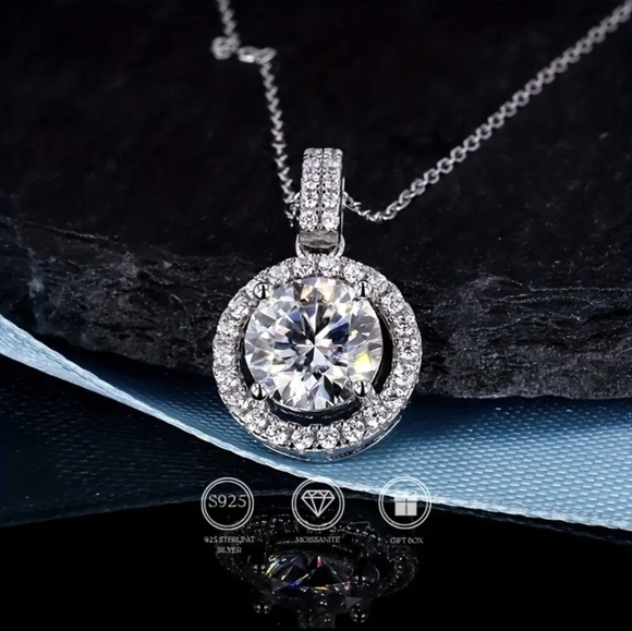 10 Carat Moissanite set in Sterling Silver with Sterling Silver Chain - Picture 7 of 9